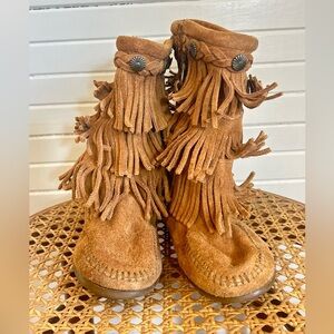 Minnetonka Tan Suede Fringe Mocaccin